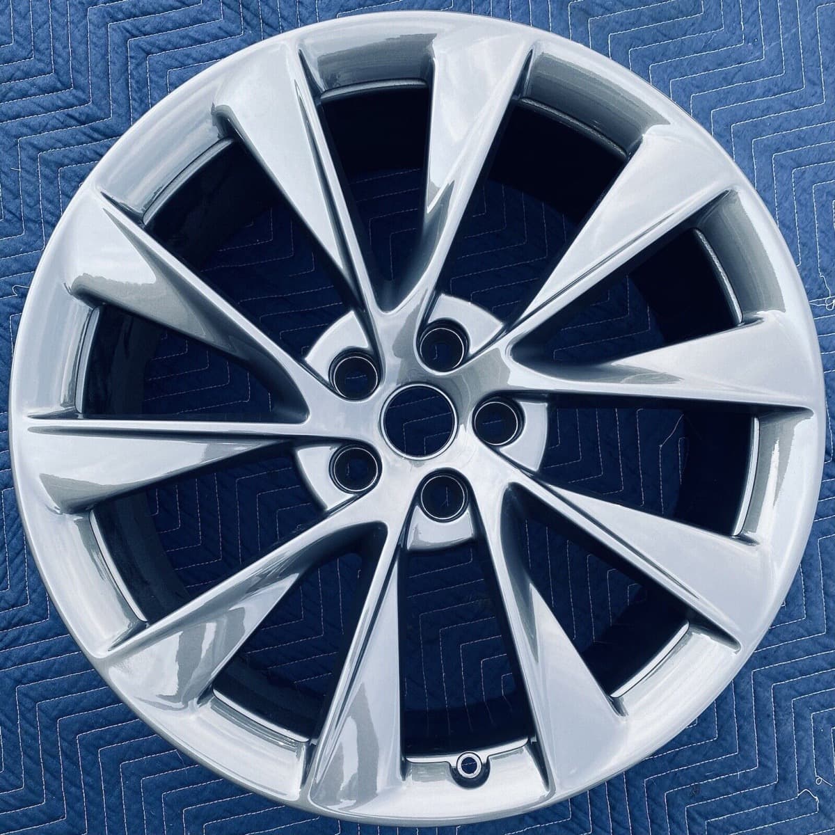 Model S -  WHEEL,21x9.0J,ET40,TWN TURB,CRBN