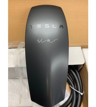 Tesla Wall Connector GEN2 "black edition" met Elon Handtekening