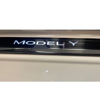 Model Y - Verlichte dorpel instaplijsten