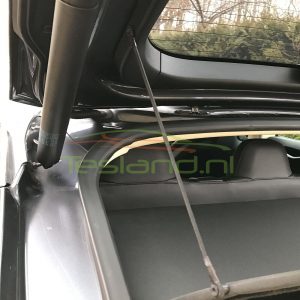 autolift voor hoedenplank tesla model s gemonteerd - tesland.com