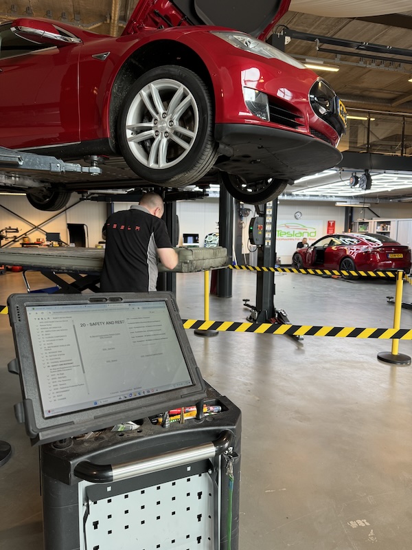 Tesla Servicecenter